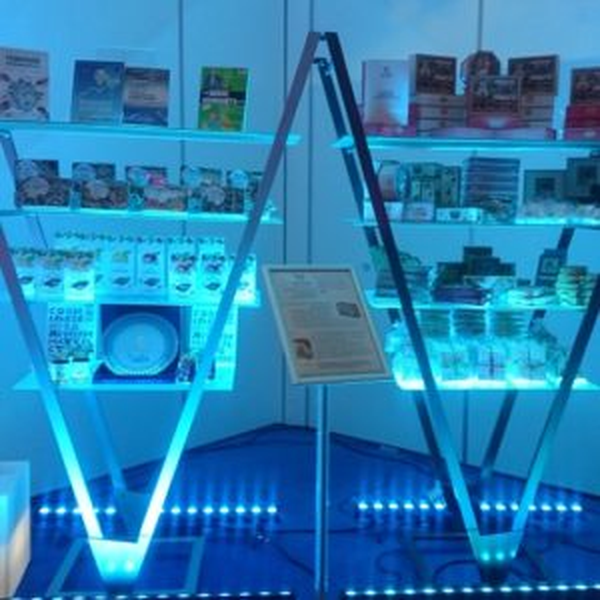 Фуршетная стойка V темная Н200см 